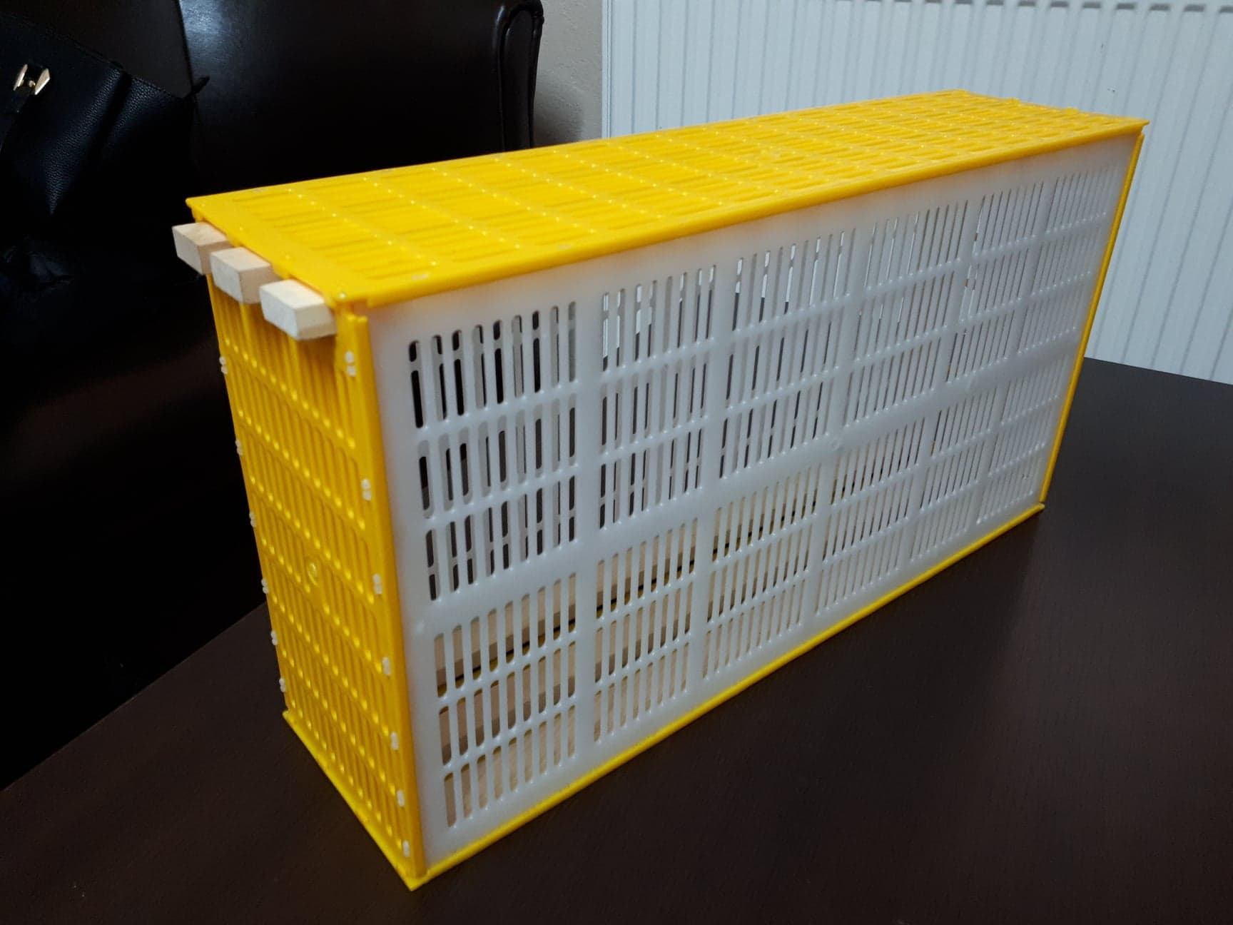 Izolator matice sa tri LR rama od plastike – OGLASI BATOČINA