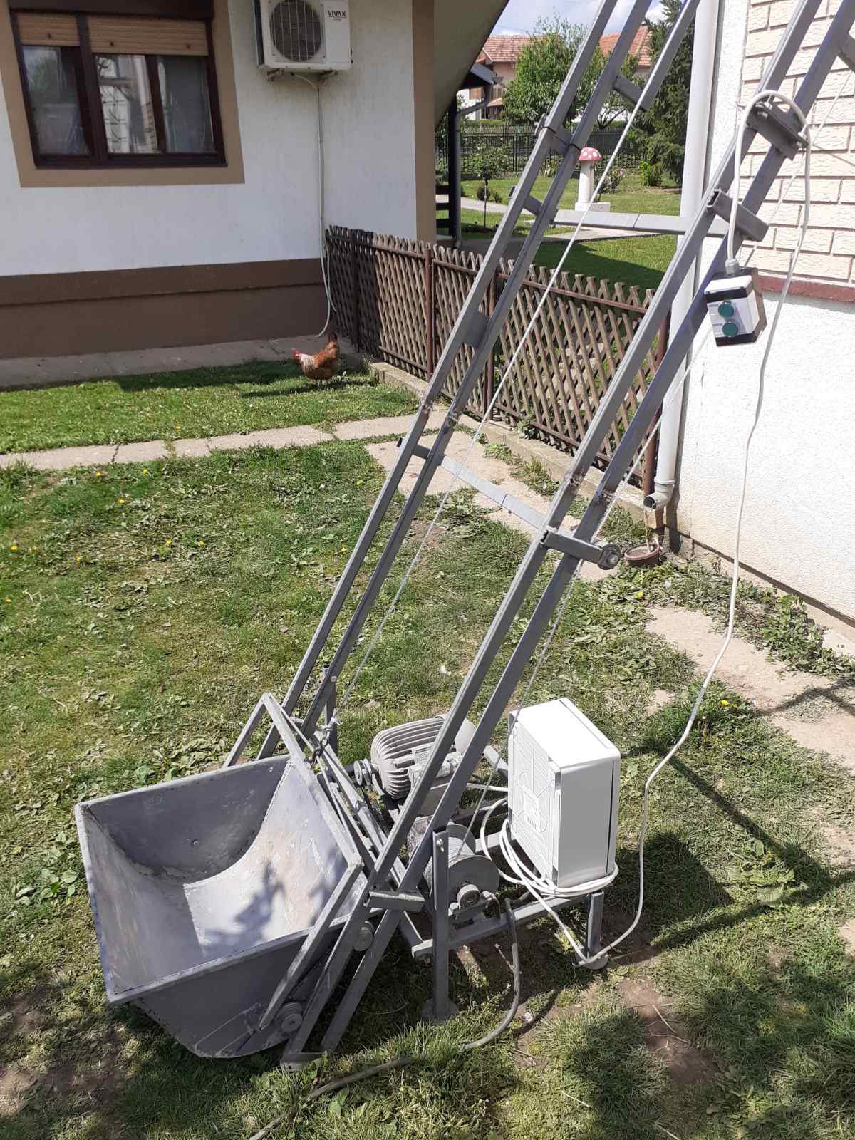 Iznajmljujem gradjevinsku dizalicu