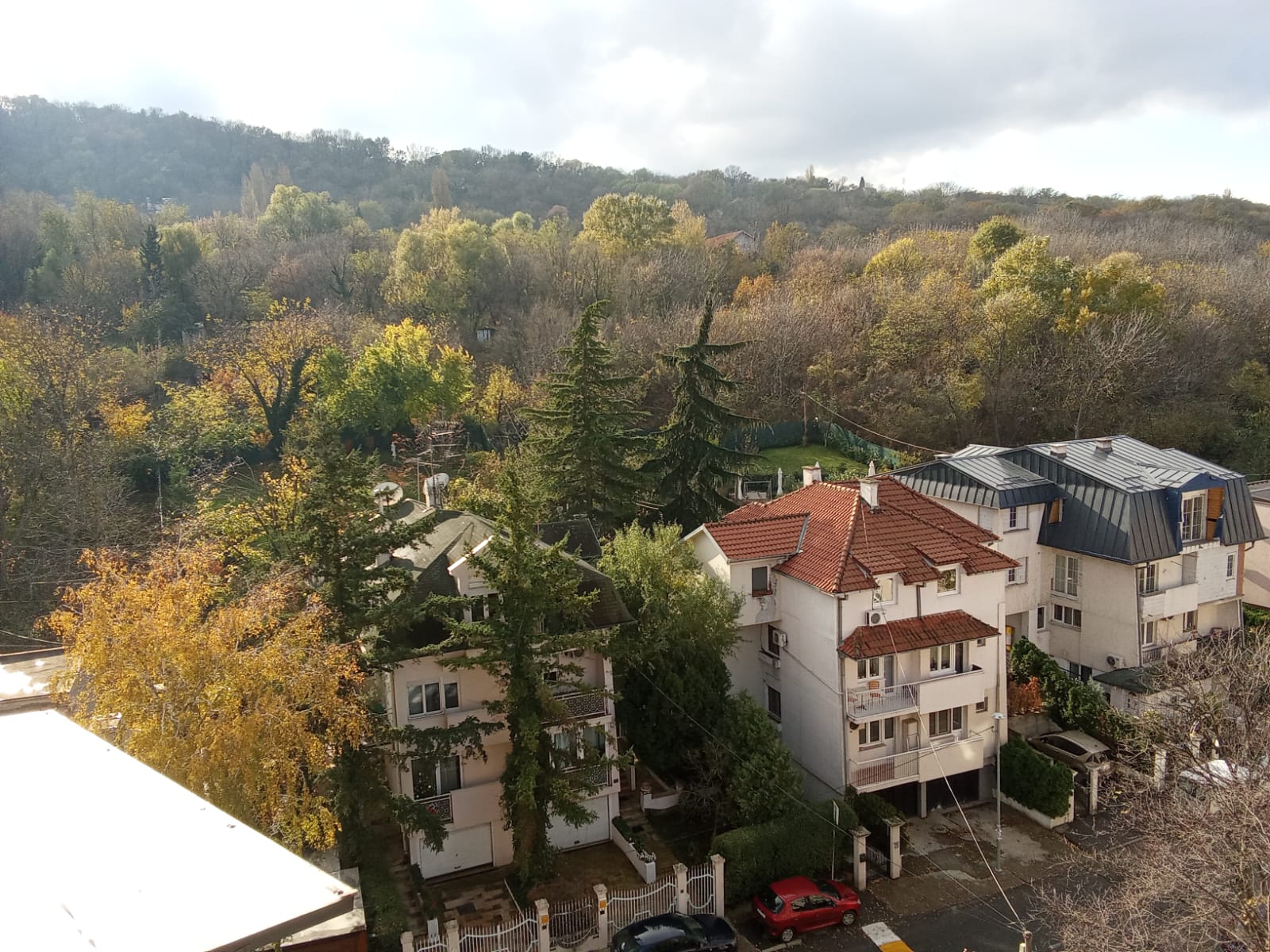 Prodaja stana dok je pod zakupom Beograd Karaburma Juhorska Prodaja stana sa zakupcima Beograd Karaburma zakupljena investiciona nekretnina kupiti da pustim e124 000 Moji stanari su se uselili 11.02.2024 na jednogodišnji ugovor o zakupu na e590 mesečno u moj potpuno novi stan sa 2 spavaće sobe. To je e7080 godišnji prihod, minus trošak osiguranja imovine na e40 i porez na imovinu e100 godišnje. Sva oprema, aparati, nameštaj su potpuno novi uz garanciju proizvođača. Stan je nedavno u potpunosti renoviran u januaru 2024, a sama zgrada je moderna, iz 2014. 3.0, 52m2, 7/7, lift, EG, klima, parking, interfon, video nadzor, ostava. Nalazi se u blizini škola, vrtića, prodavnica, autobuskih linija i ostale infrastrukture. Stan se nalazi u novijoj zgradi iz 2014 godine sa liftom na 7 spratu. Zapadno orientisan. Grejanje je na struju. Klima. Parking za stanare zgrade sa rampom. Veoma niski režijski troškovi. Stan je uknjižen 1/1 na 52m2. Kontakt: Gosa 00381654635963, Milan 0038163657994 flat.karaburma@gmail.com Naselje Karaburma je poznato po lepim zelenim parkovima, nedaleko od šetališta Ada Huja sa divnim restoranima i pogledom na reku Dunav. Odlično je povezano sa svim delovima grada a blizina centra grada, čine ga željenim mestom za život. Juhorska ulica je veoma mirna i dobro pozicionirana. Nalazi se u centralnom delu naselja, nedaleko od Doma zdravlja, obdaništa, pošte, banaka, tržnog centra, tri osnovne škole i autobuskih stajališta 16, 23, 25, 27, 27A Selling flat with tenants Belgrade Karaburma tenanted investment property buy-to-let apartment SALE estate Serbia e124 000 My tenants moved in on 11.02.2024 on a one year tenancy contract at e590 monthly to my brand new 2 bedroom flat. That is e7080 yearly income, minus property insurance and tax. All equipment, appliances, furniture are brand new on manufacturers guarantee. The apartment was just recently fully renovated in January 2024 and building itself is modern, from 2014. Newly decorated, bright and sunny, freshly white painted, partly furnished and fully equipped 2 bedroom flat on 52 m2. By the owner. Top flor flat 7/7, lift. Parking with a card for unlimited cars is included. Quality insulation with 4 Bosh radiators, air conditioning inverter unit with heater, bathroom sealing heater. Insulating Venetian Mirror windows. Infostan e30. Apartment is 253 cm high and consists of: Sitting room with sofa bed for 3, sleep 2, and 2 windows. Master bedroom with wardrobe, 2 windows. Children bedroom/office/working space, 2 windows. Electric smoke extractor/ventilator for smokers. Bathroom with 7kg washing machine/dryer. Kitchen open plan with table to the sitting room. Pantry with shelves and 264 litres fridge/freezer. Entry hall with wardrobe, middle hall with wardrobe – both to the sealing. Security metal door with safety locks, intercom . Security cameras at house entrance and by the lift. Friendly and peaceful neighbours. Next to: Maxi, 1.2km to Liddle, Big Fashion, Tržni centar Karaburma, 4 banks – Postanska, NLB, Intesa, Raiffeisen. 2 primary schools, 5 kindergartens and nursery/creche – Waldorf kindergarten Vrtić Zvezdano Nebo in the basement of building, also within 4 minutes walk Бошко Буха Вртићи и јасле, Бисери, Jaslice Zvončica, Плави чуперак. Health clinic Karaburma 2 minutes walk. View of Park Zvezdara, a footpath leading to a hill starts 140m from home. Stadion FC Beograd is 150m. River Danube Park Ada Huja is 1.5km away. One minute walk to bus stops 16, 23, 25, 32N and 5 minutes to 27, 27E. Payment in cryptocurrencies is welcome. Viewing is possible every day, daytime and weekends also in the evenings. Please write for more details, as well as price offers. flat.karaburma@gmail.com Also call, whatsapp Gosha 00381654635963, Milan 0038163657994 Thank you for your kind attention. VERKAUF vermietete Wohnung zum Verkauf als Finanzinvestition gehaltene Immobilie Verkauf einer Wohnung mit Mietern in Belgrad, Karaburma, vermietete Anlageimmobilie, Kaufwohnung zum Verkauf, Immobilien in Serbien 124 000 e Meine Mieter sind am 11.02.2024 mit einem einjährigen Mietvertrag für 590 Euro monatlich in meine brandneue 2-Zimmer-Wohnung eingezogen. Das sind 7080 Euro Jahreseinkommen, abzüglich der Kosten für die Sachversicherung in Höhe von 40 Euro und der Grundsteuer von 100 Euro pro Jahr. Alle Geräte, Geräte und Möbel sind brandneu und unterliegen der Herstellergarantie. Die Wohnung wurde erst kürzlich im Januar 2024 komplett renoviert und das Gebäude selbst ist modern (Baujahr 2014). Neu eingerichtete, helle und sonnige, frisch weiß gestrichene, teilmöblierte und voll ausgestattete 2-Zimmer-Wohnung auf 52 m2. Vom Eigentümer. Das Parken mit einer Karte für unbegrenzte Autos ist im Preis inbegriffen. Hochwertige Isolierung mit 4 Bosh-Heizkörpern, Klimaanlage, Wechselrichtereinheit mit Heizung, Badezimmer-Dichtungsheizung. Isolierende venezianische Spiegelfenster. Infostan e30. Die Wohnung ist 253 cm hoch und besteht aus: Wohnzimmer mit Schlafsofa für 3, 2 Schlafplätzen und 2 Fenstern. Hauptschlafzimmer mit Kleiderschrank, 2 Fenster. Kinderzimmer/Büro/Arbeitsraum, 2 Fenster. Elektrischer Rauchabzug/Ventilator für Raucher. Badezimmer mit 7 kg Waschmaschine/Trockner. Offene Küche mit Tisch zum Wohnzimmer. Speisekammer mit Regalen und 264-Liter-Kühl-/Gefrierschrank. Eingangsbereich mit Garderobe, mittlerer Flur mit Garderobe – beide zur Abdichtung. Sicherheitstür aus Metall mit Sicherheitsschlössern, Gegensprechanlage. Überwachungskameras am Hauseingang und am Aufzug. Freundliche und friedliche Nachbarn. Neben: Maxi, 1,2 km nach Liddle, Big Fashion, Tržni centar Karaburma, 4 Banken – Postanska, NLB, Intesa, Raiffeisen. 2 Grundschulen, 5 Kindergärten und Kinderkrippe – Waldorfkindergarten Vrtić Zvezdano Nebo im Keller des Gebäudes, auch innerhalb von 4 Minuten zu Fuß erreichbar. Gesundheitsklinik Karaburma 2 Minuten zu Fuß. Blick auf den Park Zvezdara, ein Fußweg, der zu einem Hügel führt, beginnt 140 m vom Haus entfernt. Das Stadion FC Beograd ist 150 m entfernt. Der Donaupark Ada Huja ist 1,5 km entfernt. Eine Minute zu Fuß zu den Bushaltestellen 16, 23, 25, 32N und 5 Minuten zu den Bushaltestellen 27, 27E. Zahlungen in Kryptowährungen sind willkommen. Die Besichtigung ist jeden Tag, tagsüber, möglich. Bitte schreiben Sie uns für weitere Details sowie Preisangebote. flat.karaburma@gmail.com Rufen Sie auch an, WhatsApp Gosha 00381654635963, Mailand 0038163657994 Vielen Dank für Ihre Aufmerksamkeit.