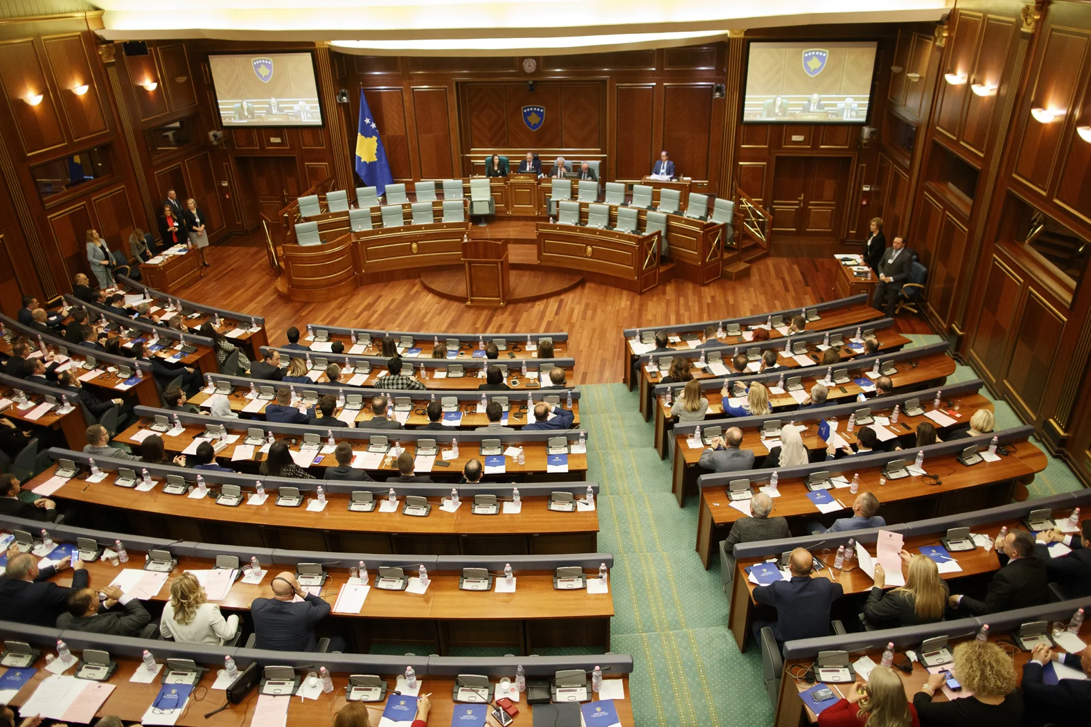 Usvojen zakon u Skupštini Kosova: Albanci sa juga Srbije dobili prava koja imaju građani Kosova – Politika – OGLASI BUJANOVAC
