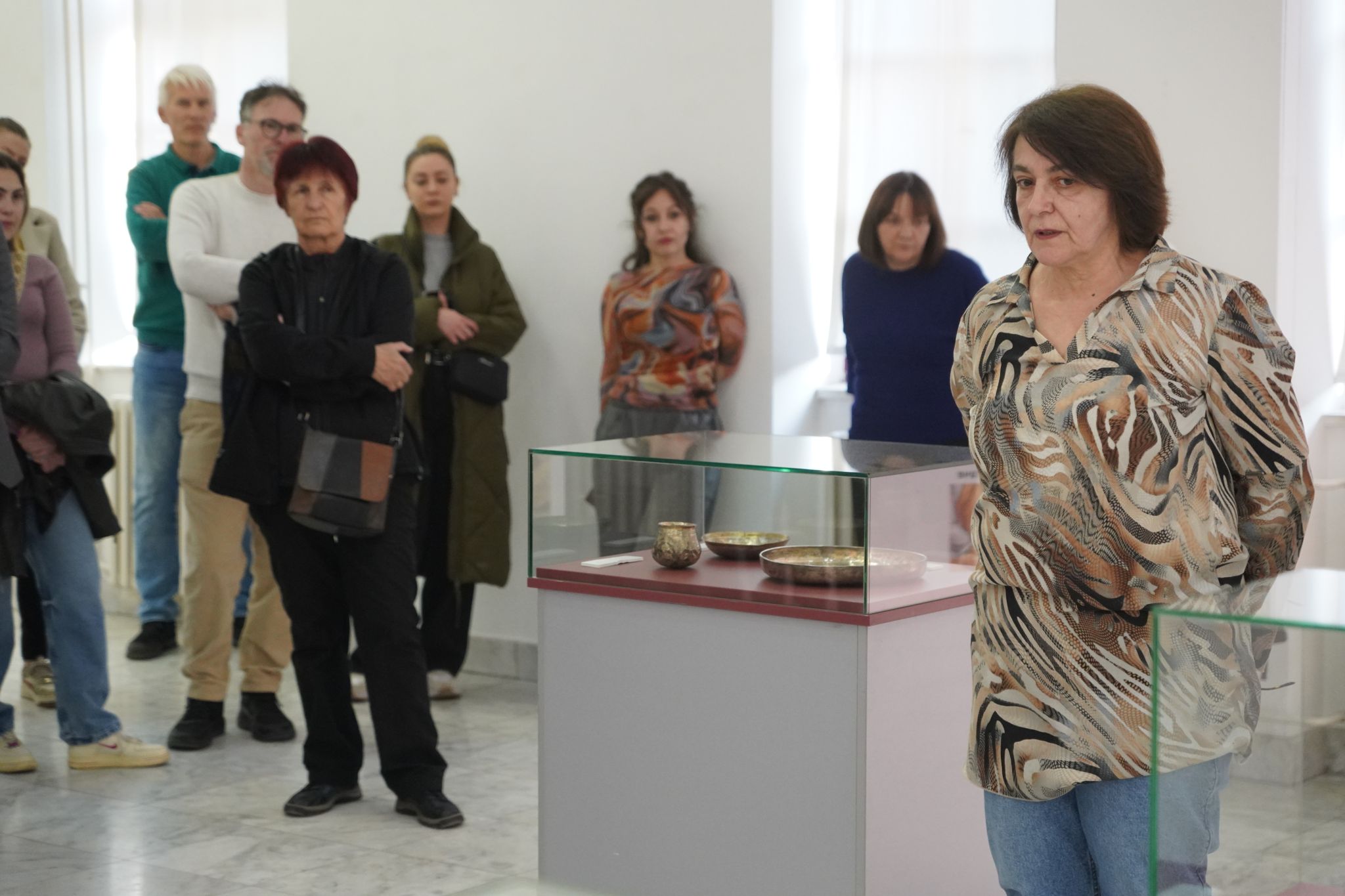 Одржано ауторско вођење Наташе Церовић кроз изложбу „Између трпезе и софре“ – OGLASI KRALJEVO