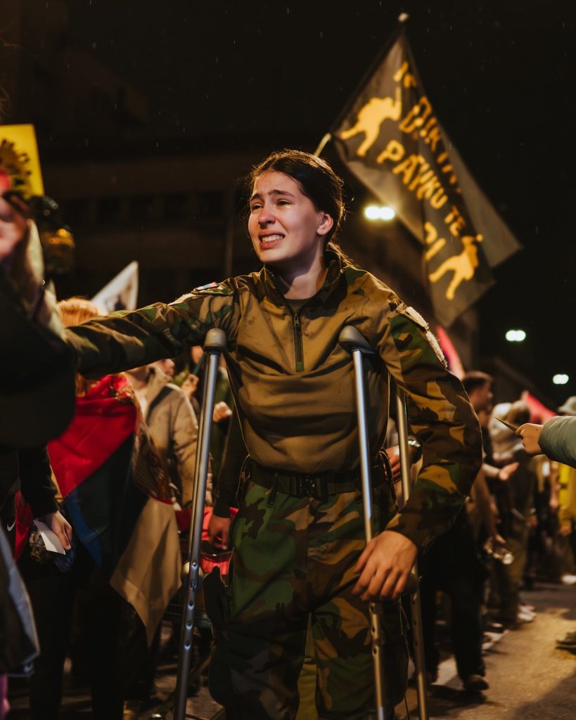 Čarna Mišikić, studentkinja iz Vršca, posle 100 prepešačenih kilometara, stiže u Beograd – Medija centar 016 – OGLASI LEBANE