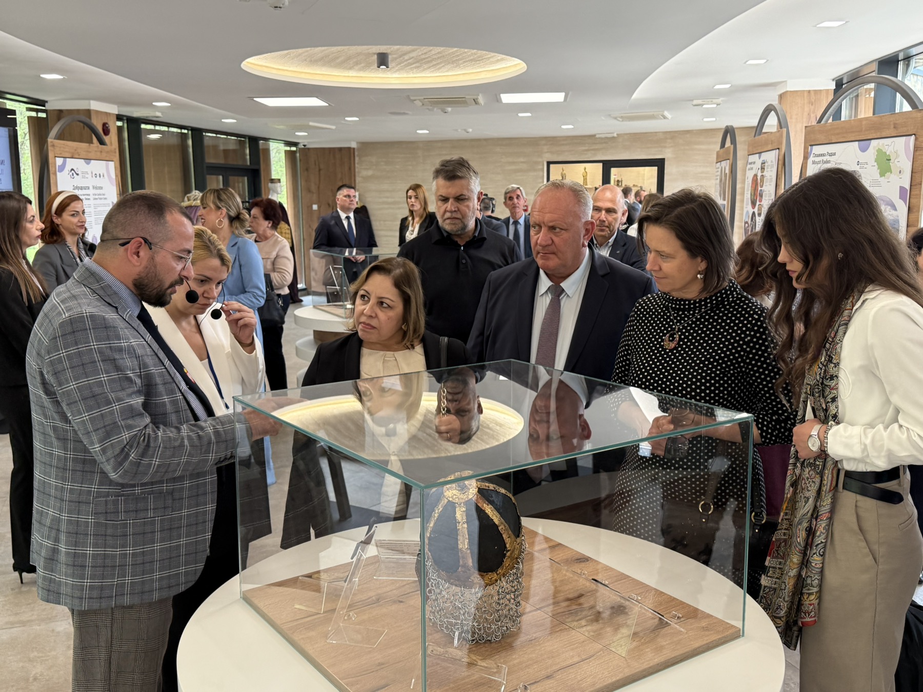 Градоначелник Лесковца у друштву амбасадора присуствовао презентацији о Царичином граду – OGLASI LESKOVAC