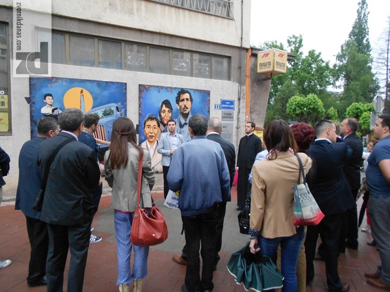 Predstavljen mural na zgradi zvorničke Pošte, pozorišna predstava kao poklon Ljubovije » Zvornik Danas – OGLASI LJUBOVIJA