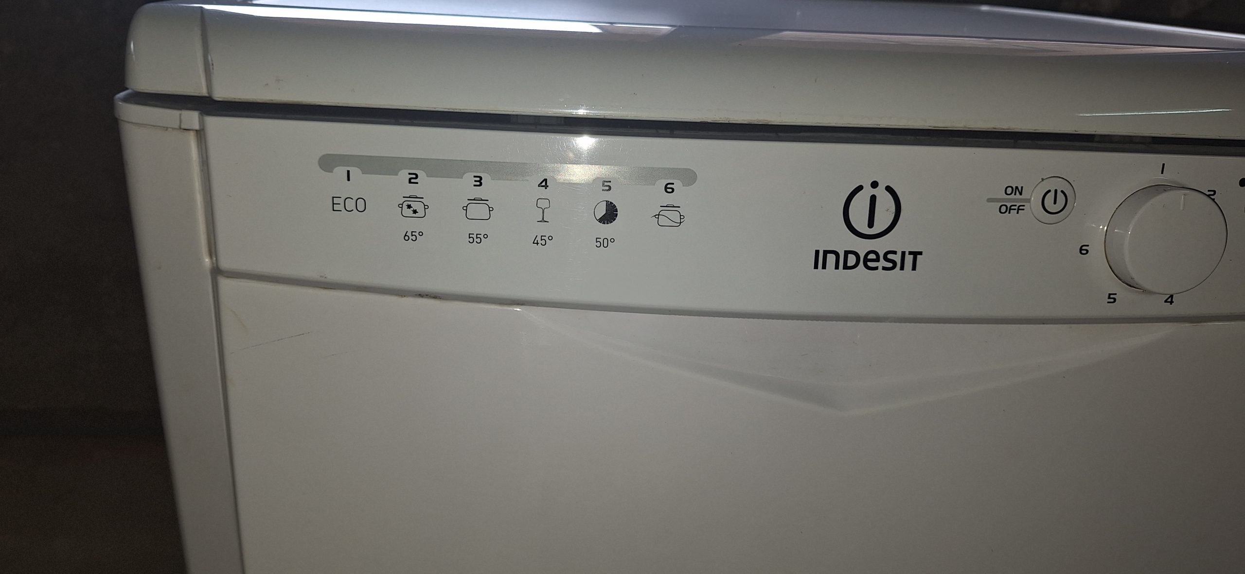 Indesit mašina za sudove