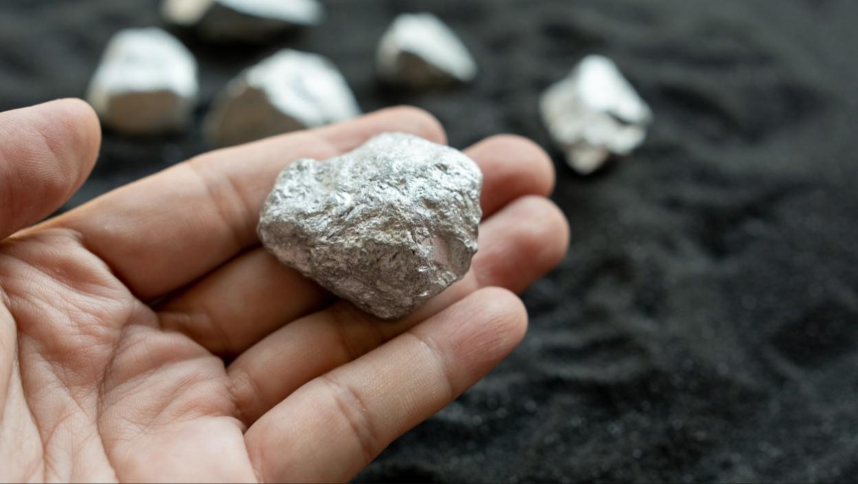 SREBRO POSTAJE SVE TRAŽENIJE NA TRŽIŠTU, POSTAĆE VREDNIJE OD ZLATA: Ovaj metal ključan za razvoj novih tehnologija – OGLASI ŽITIŠTE